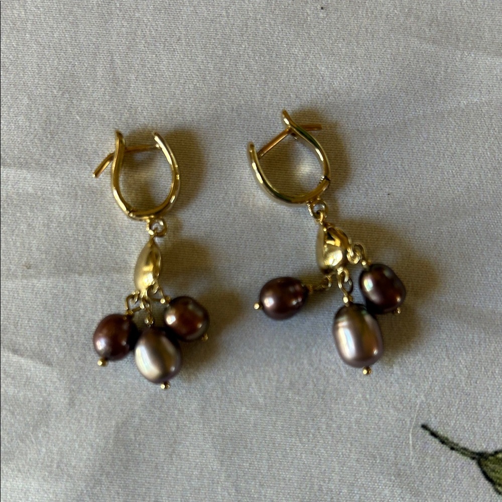 Elegant Gold and Pearl Drop Earrings